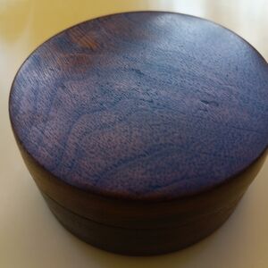 3.5 x 1 &3/4” fabulous mahogany box  perfect for trinkets and small keepsakes